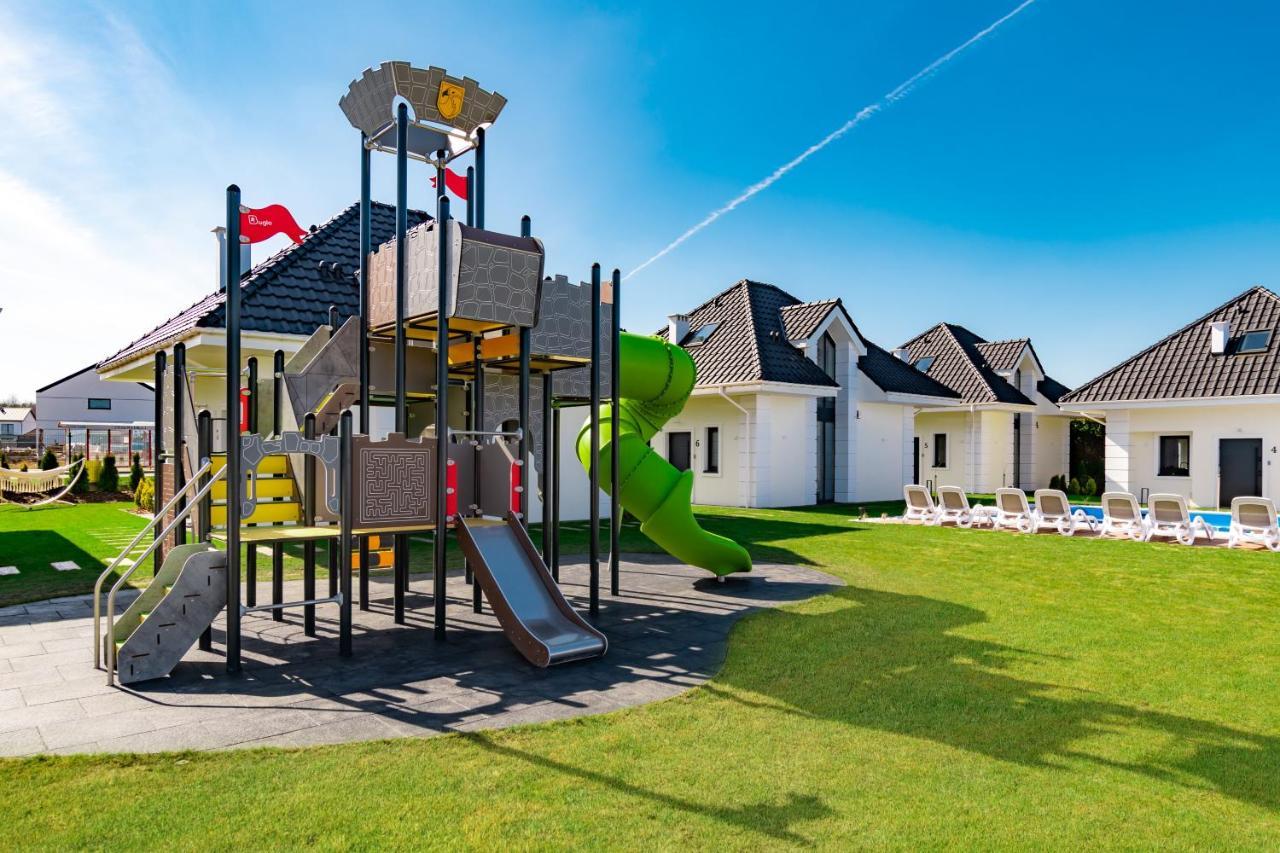 Family Resort Ustka - Domki Dwupoziomowe Z Basenem 外观 照片