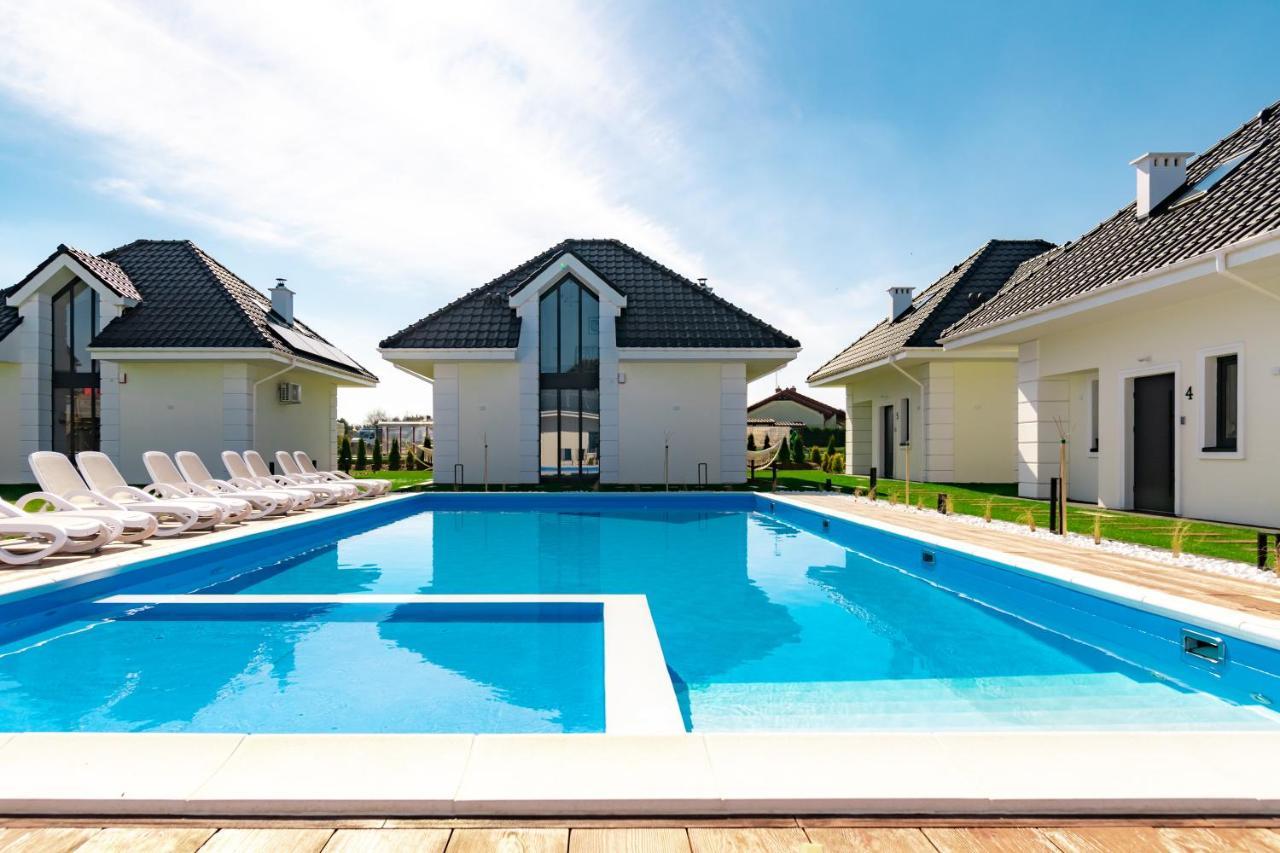 Family Resort Ustka - Domki Dwupoziomowe Z Basenem 外观 照片