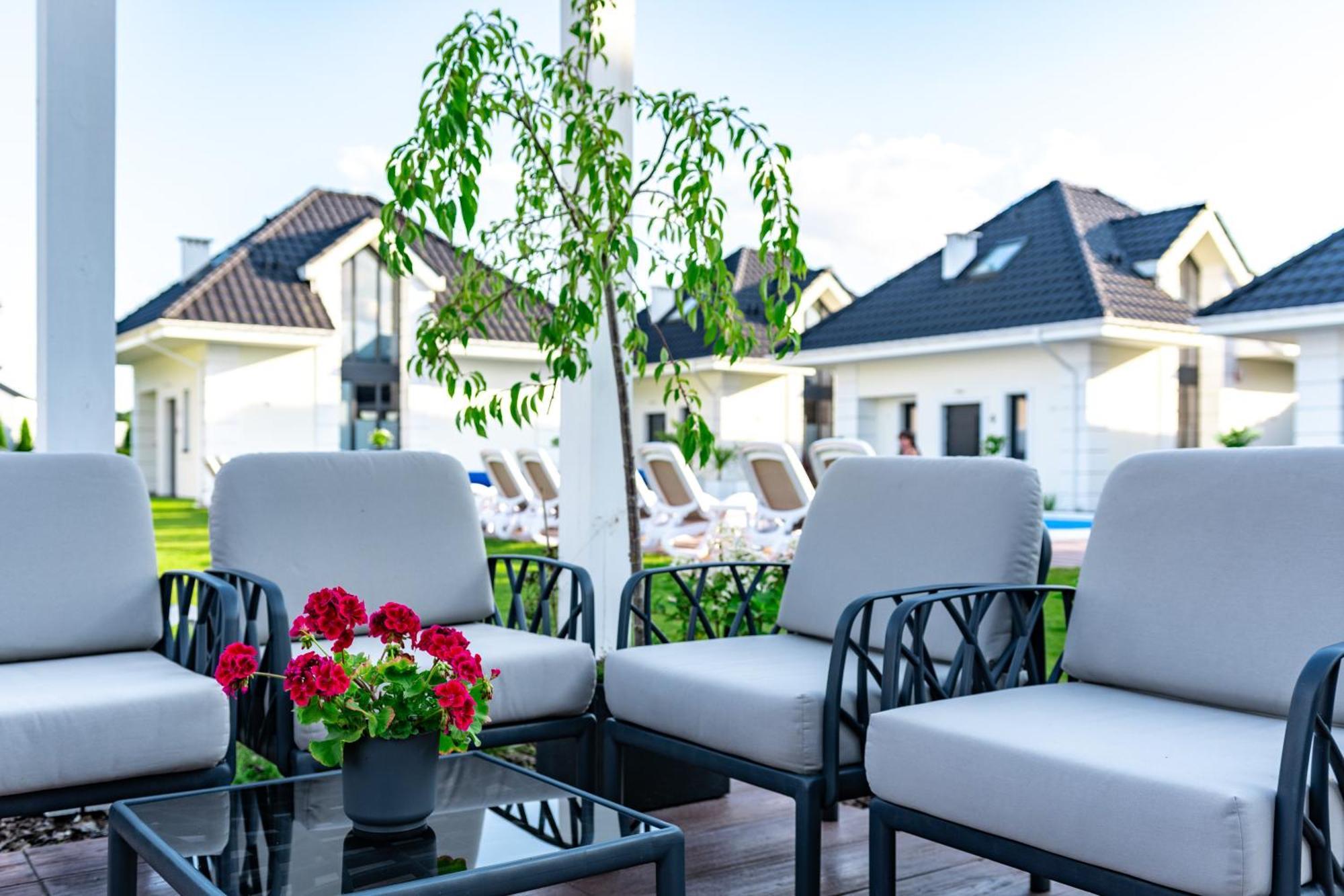 Family Resort Ustka - Domki Dwupoziomowe Z Basenem 外观 照片