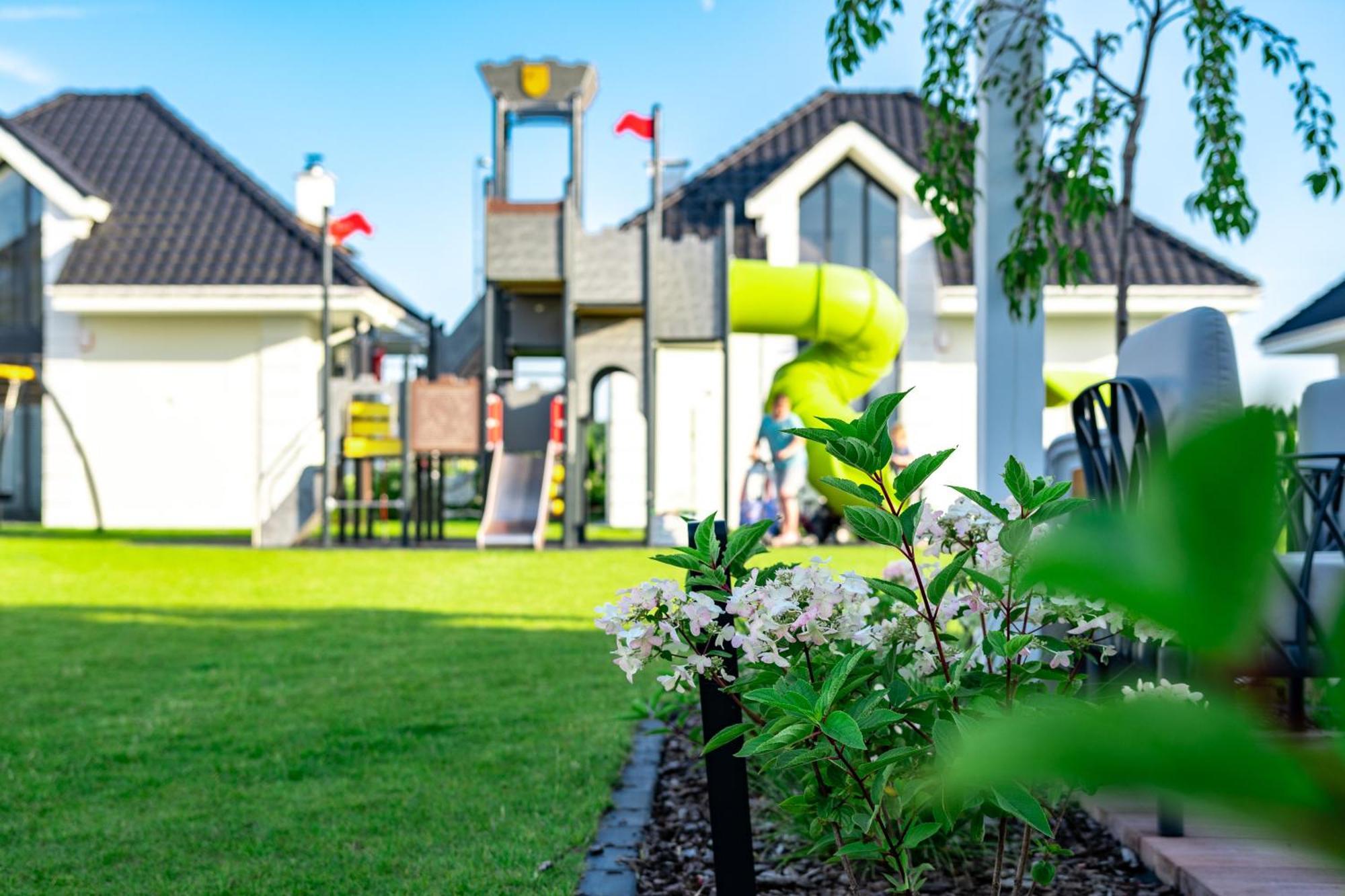 Family Resort Ustka - Domki Dwupoziomowe Z Basenem 外观 照片