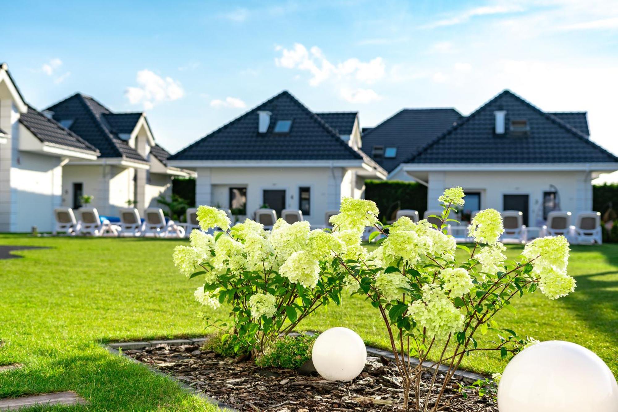 Family Resort Ustka - Domki Dwupoziomowe Z Basenem 外观 照片