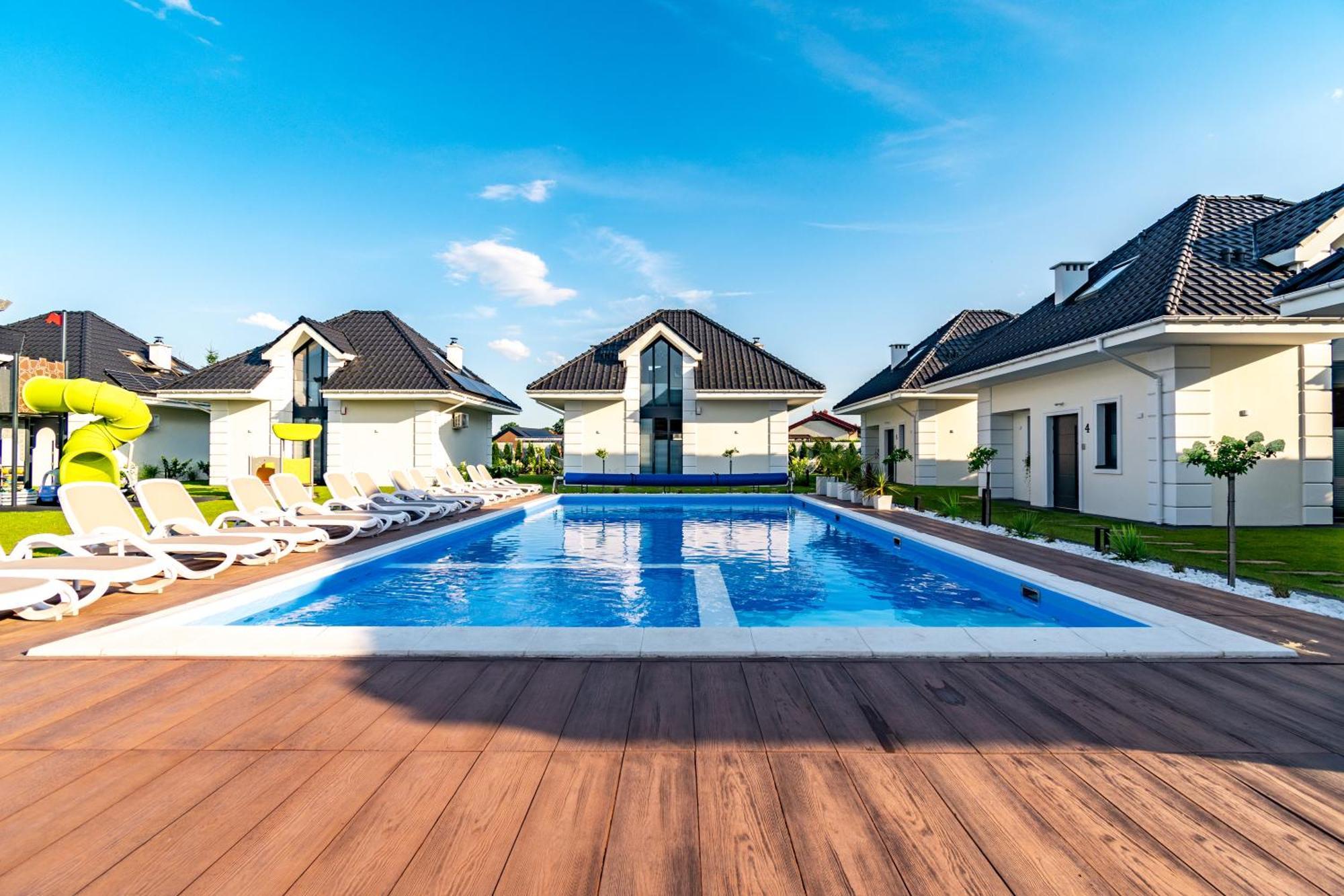 Family Resort Ustka - Domki Dwupoziomowe Z Basenem 外观 照片