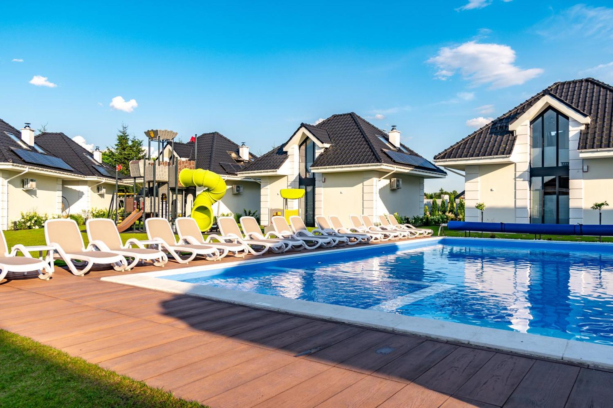 Family Resort Ustka - Domki Dwupoziomowe Z Basenem 外观 照片