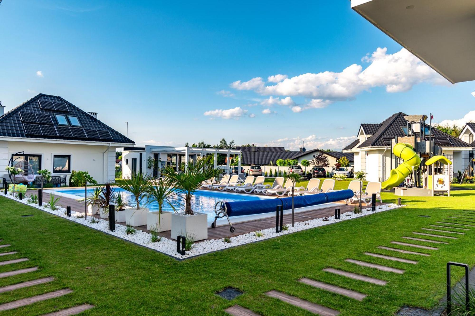 Family Resort Ustka - Domki Dwupoziomowe Z Basenem 外观 照片