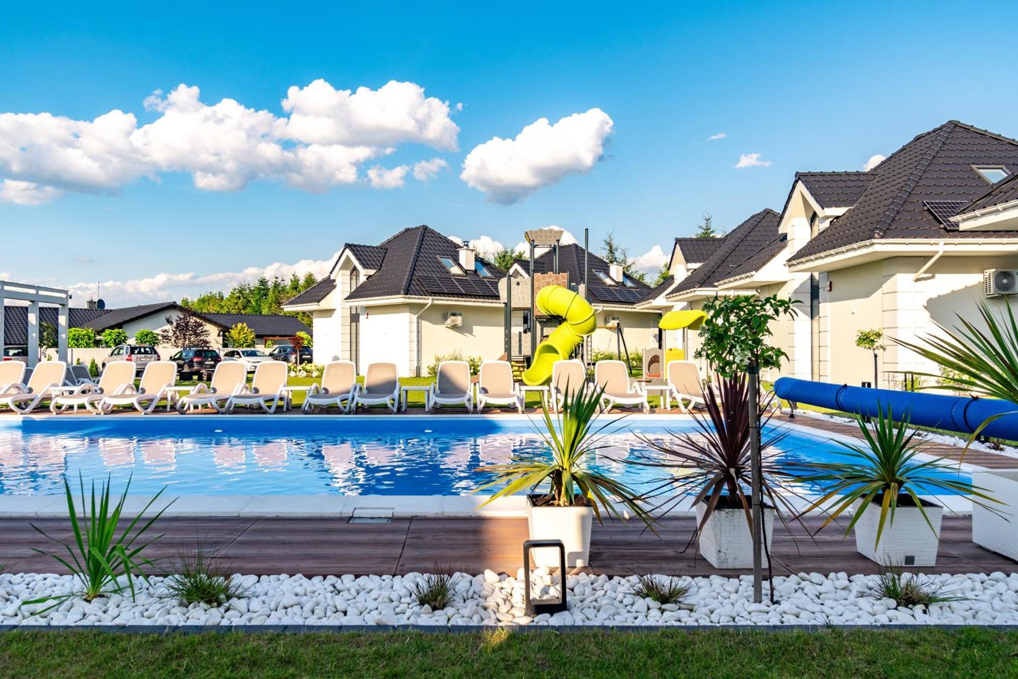 Family Resort Ustka - Domki Dwupoziomowe Z Basenem 外观 照片
