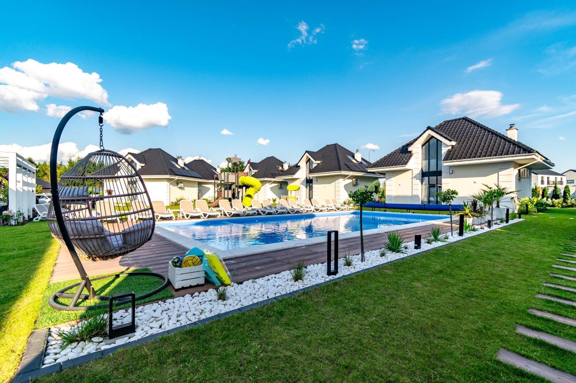 Family Resort Ustka - Domki Dwupoziomowe Z Basenem 外观 照片