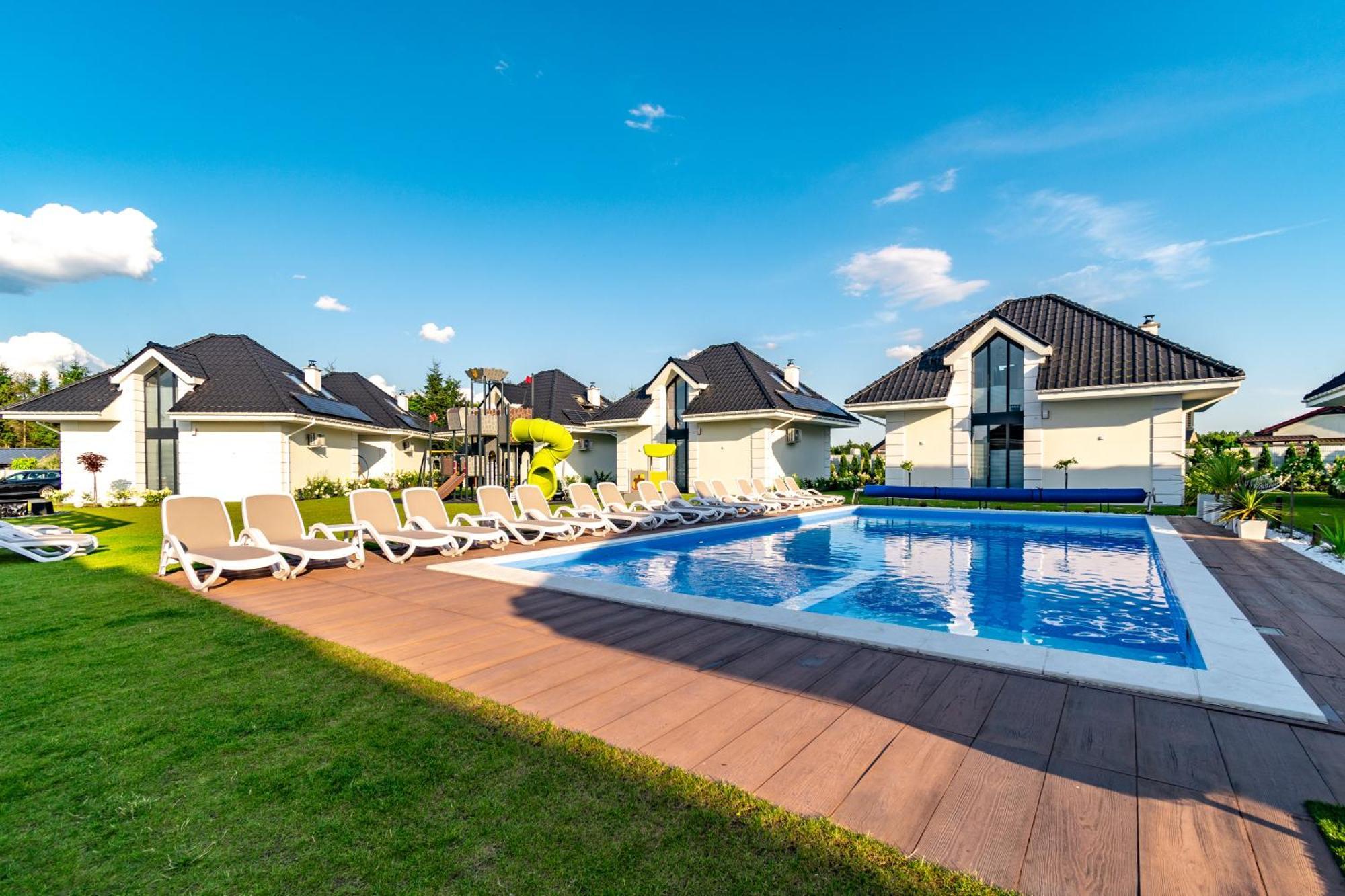 Family Resort Ustka - Domki Dwupoziomowe Z Basenem 外观 照片