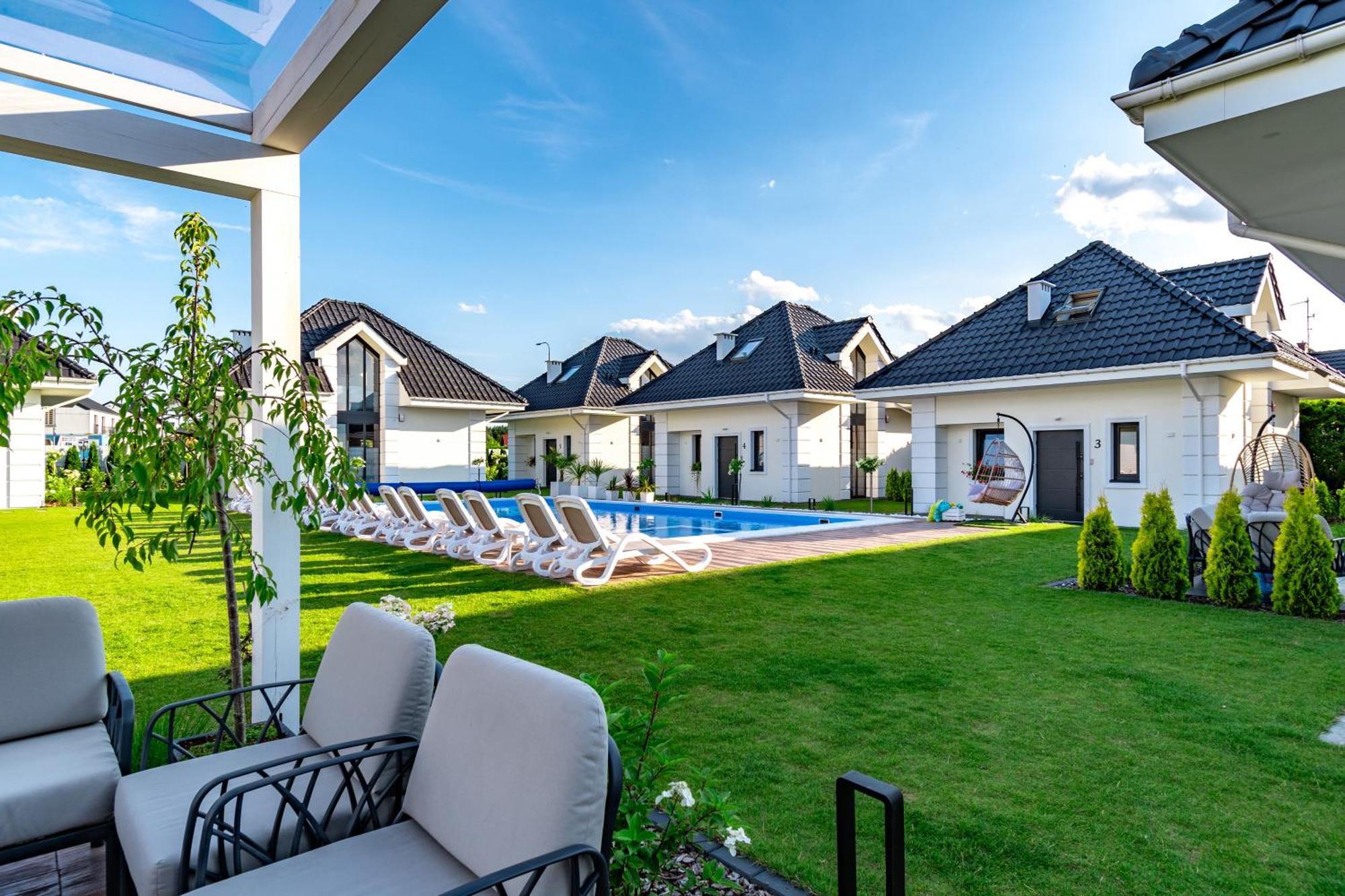 Family Resort Ustka - Domki Dwupoziomowe Z Basenem 外观 照片