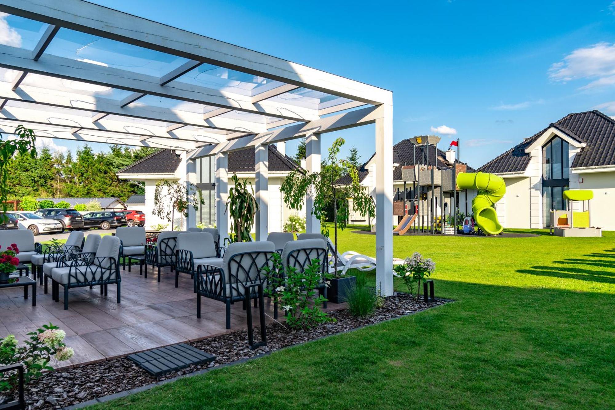 Family Resort Ustka - Domki Dwupoziomowe Z Basenem 外观 照片