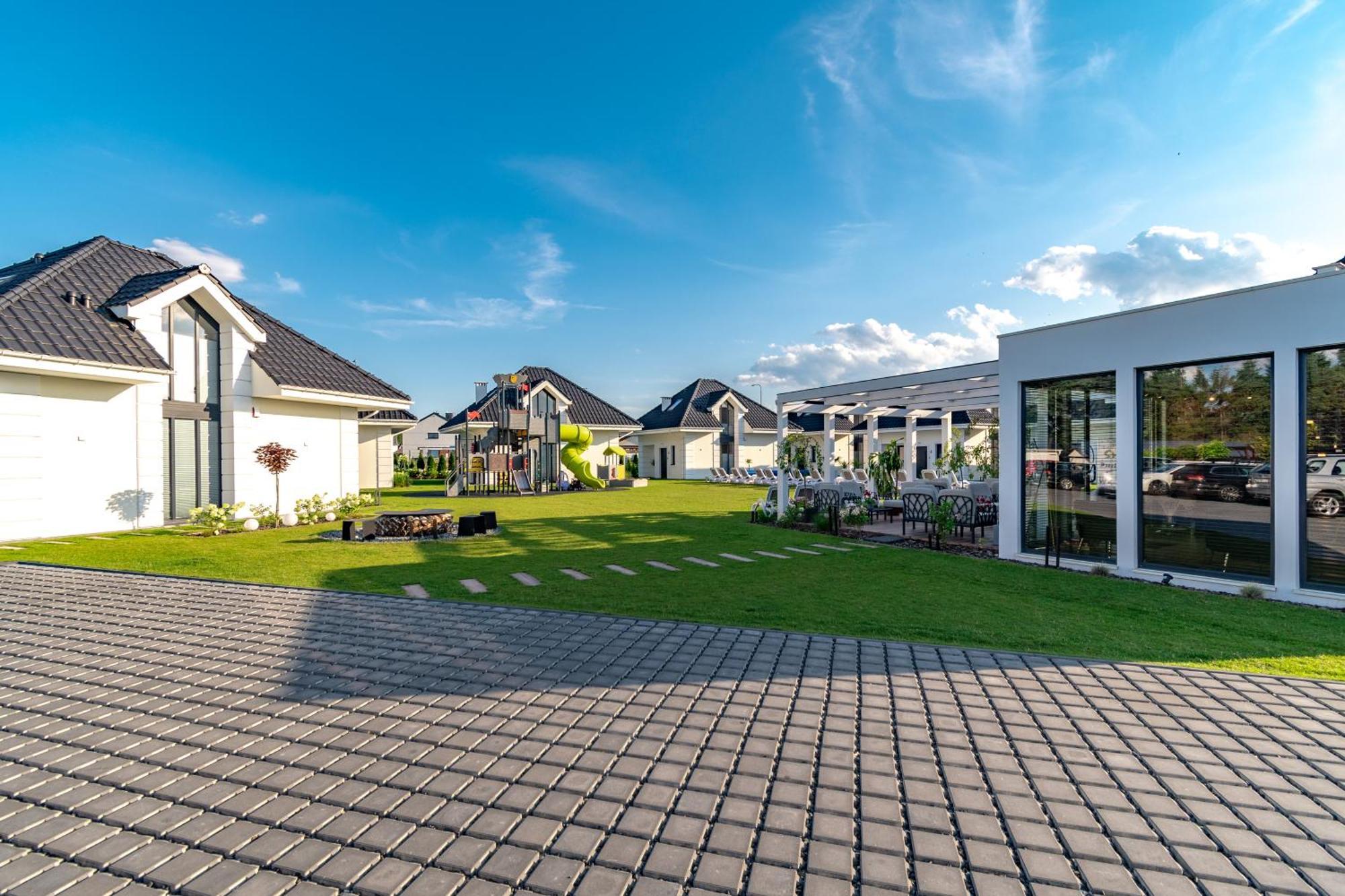 Family Resort Ustka - Domki Dwupoziomowe Z Basenem 外观 照片